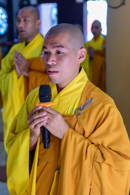 Pratimoksa commandment rite and precept listen at Hoang Phap pagoda